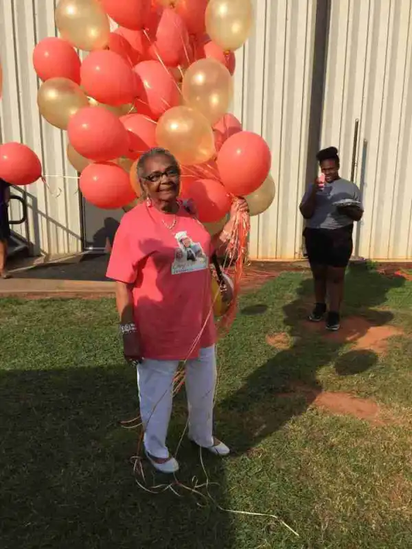 Meet 90-Yr-Old Woman With 12 Children, 46 Grand Kids, 81 Great Grandchildren & 8 Great Great Grandkids